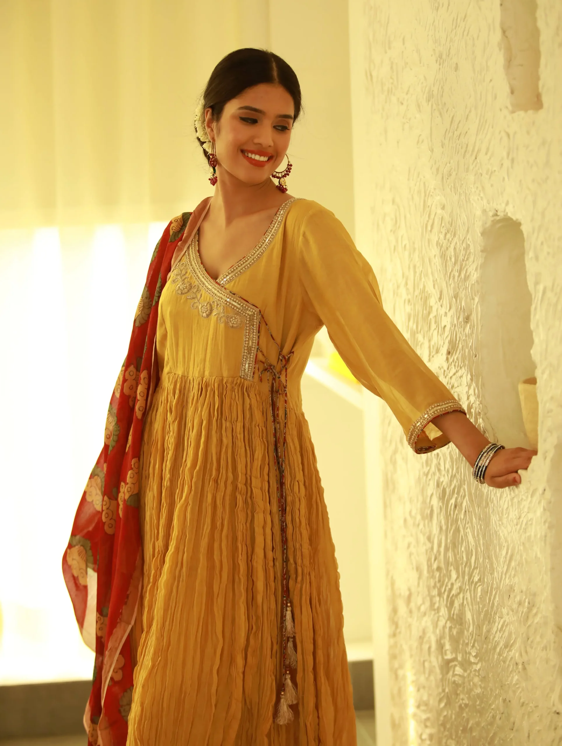 2_YELLOWRED_SITARA_03